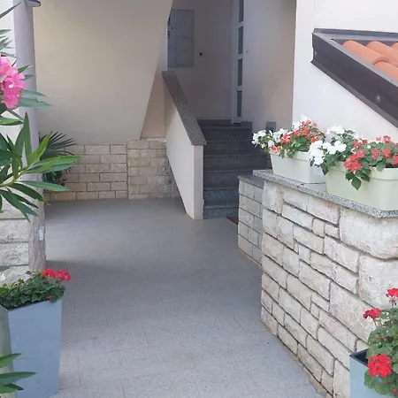 Near The Апартаменты Пула