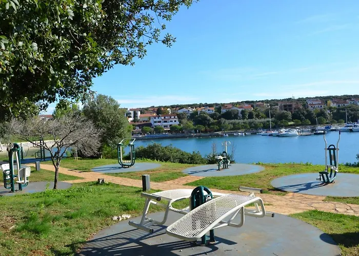 Near The * Πούλα