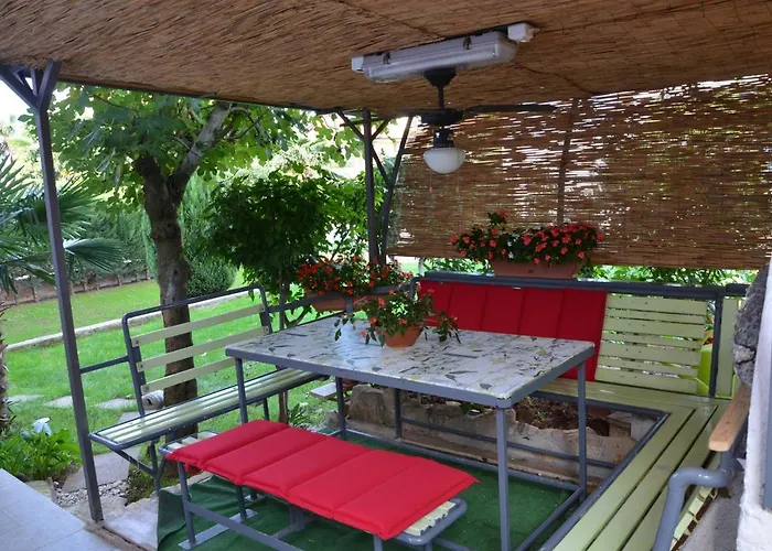 Near The * Πούλα